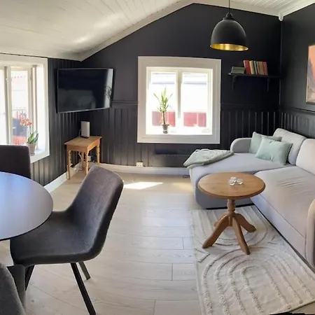 Apartment Sommerfuglen - Sjarmerende Idyll Midt I Gamlebyen